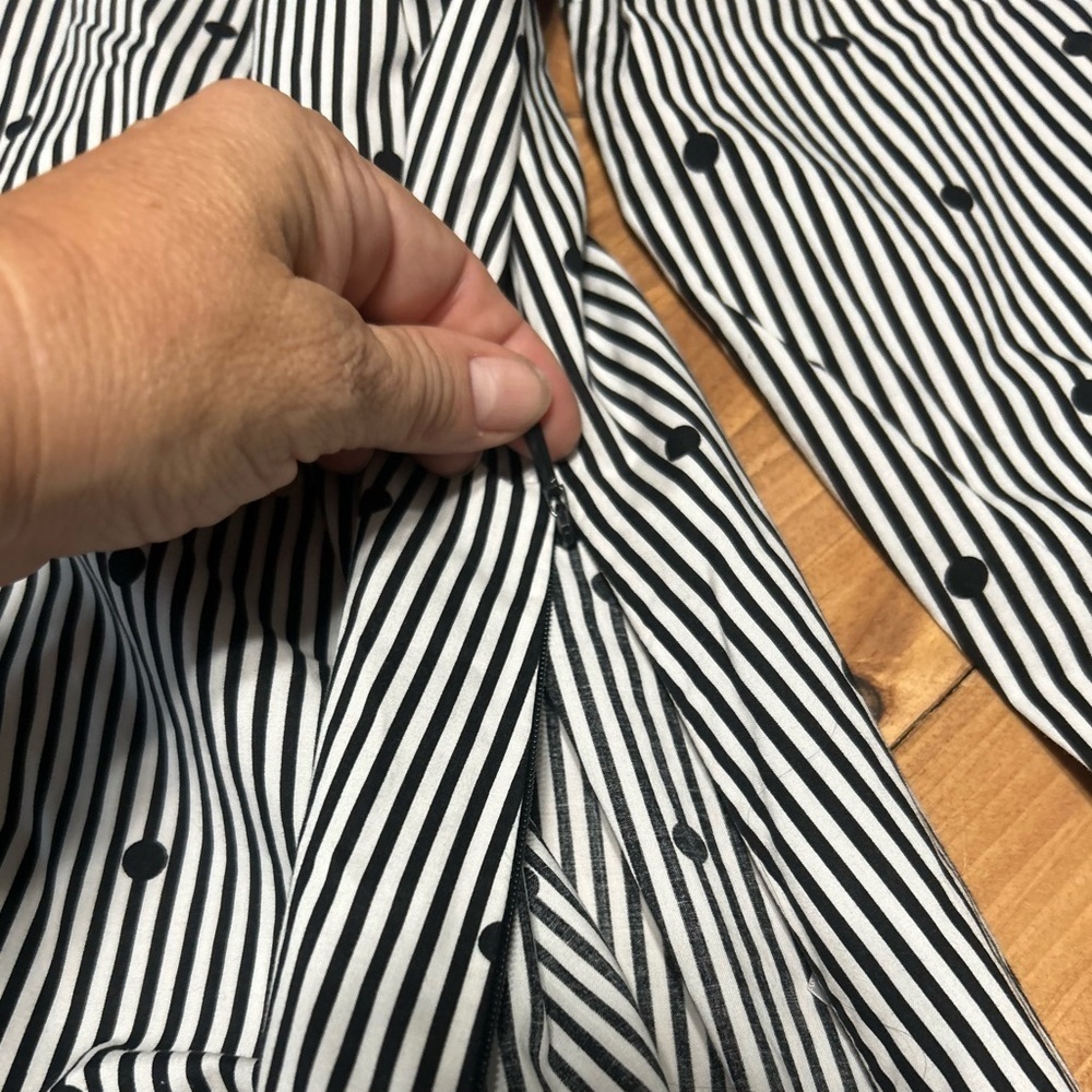 Talbots Black and White Striped Women's Blouse size L - Picture 5 of 12